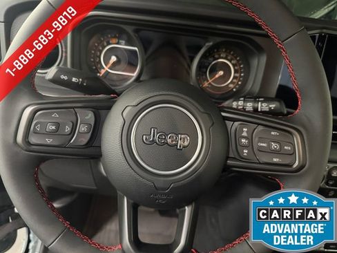 Used 2024 Jeep Wrangler Rubicon w/ Convenience Group AWD/4WD image 20