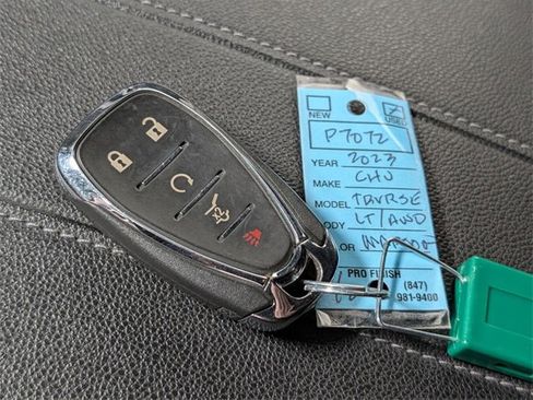 Used 2023 Chevrolet Traverse LT image 28