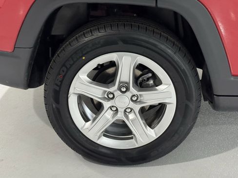 Used 2024 Jeep Compass Latitude image 37