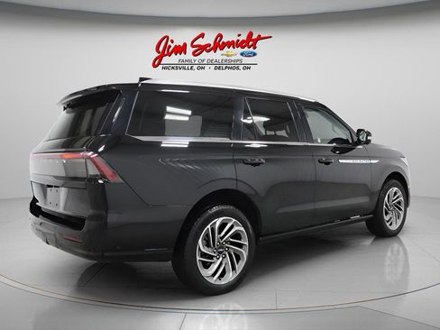 Used 2025 Lincoln Navigator Reserve image 6