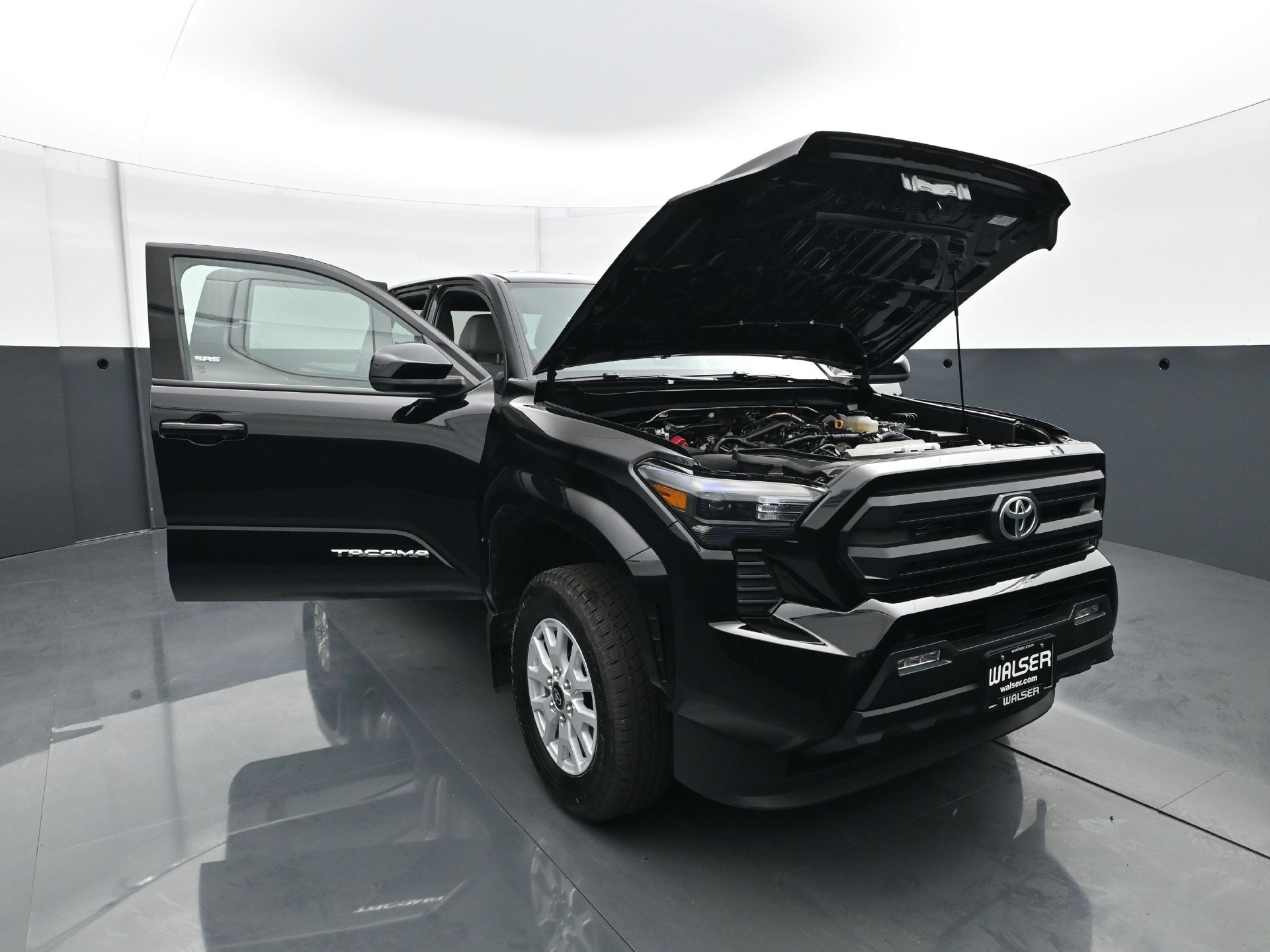 Used 2025 Toyota Tacoma SR5 AWD/4WD image 37