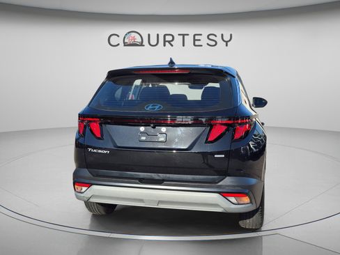 Certified 2025 Hyundai Tucson SE AWD/4WD image 4