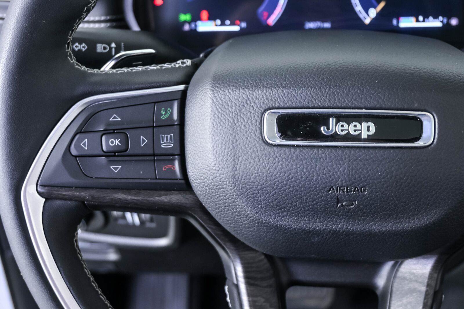 Used 2024 Jeep Grand Cherokee L Limited w/ Luxury Tech Group II AWD/4WD image 9