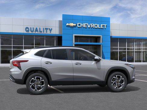 New 2026 Chevrolet Trax LT w/ Driver Confidence Package FWD image 19