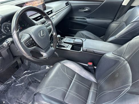 Used 2019 Lexus ES 300h w/ Accessory Package 2 image 9
