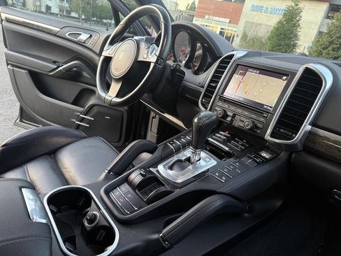 Used 2011 Porsche Cayenne image 25
