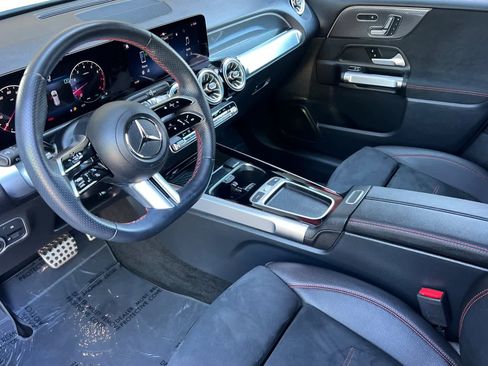 Used 2025 Mercedes-Benz GLB 250 image 11