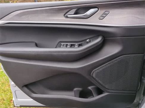 New 2025 Jeep Grand Cherokee L Limited w/ Black Appearance Package image 31