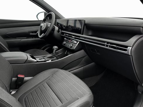 Certified 2025 Hyundai Santa Cruz SE image 18