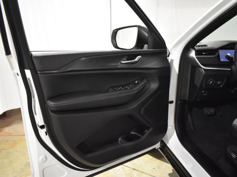 New 2025 Jeep Grand Cherokee Laredo X image 13