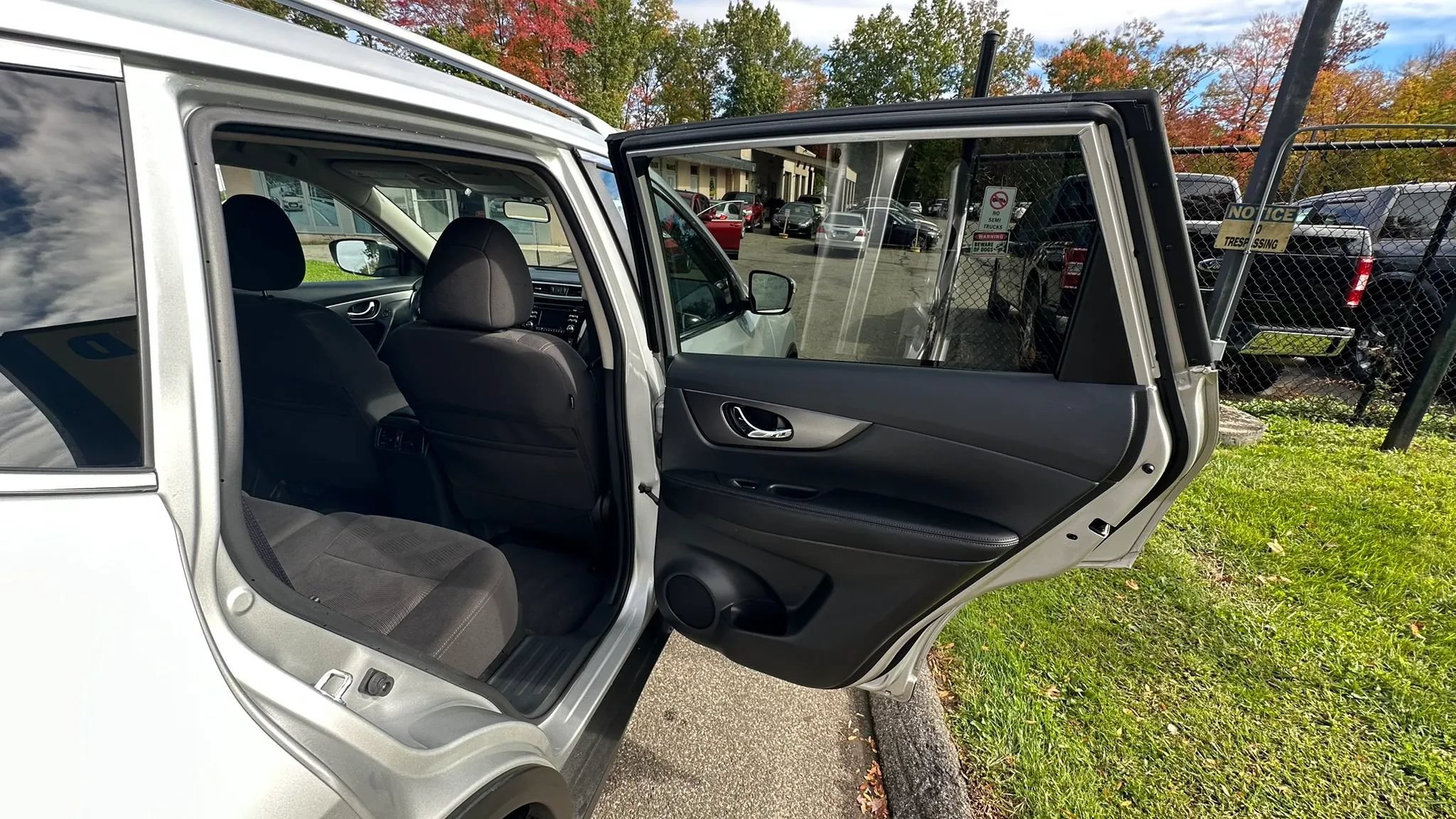 Used 2016 Nissan Rogue SV AWD/4WD image 34