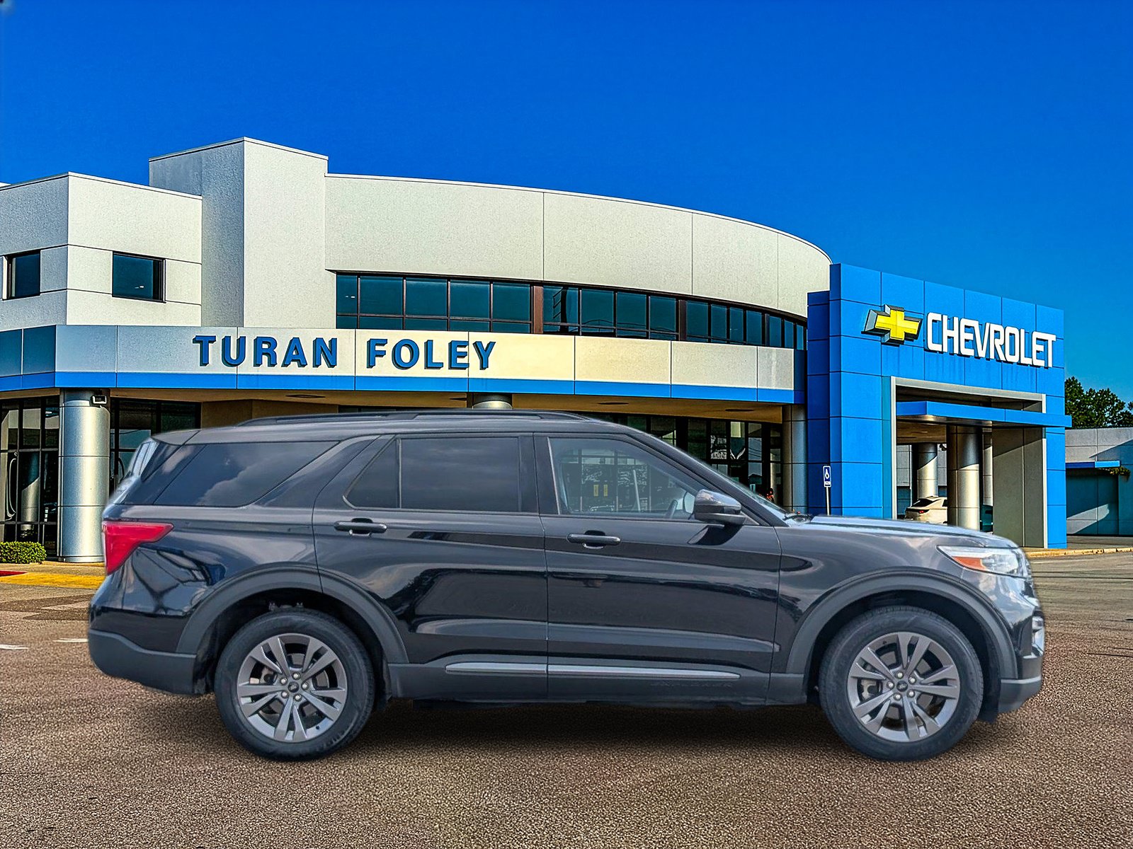 Used 2024 Ford Explorer XLT w/ Equipment Group 202A AWD/4WD image 8