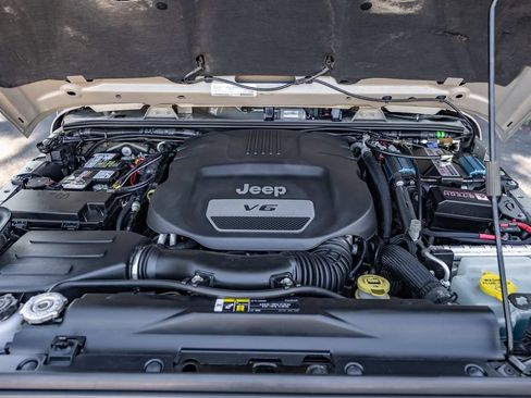 Used 2018 Jeep Wrangler Unlimited Rubicon AWD/4WD image 39