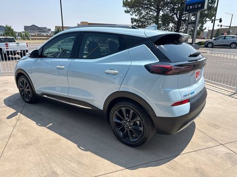 Used 2022 Chevrolet Bolt EUV Premier w/ Launch Edition FWD image 3