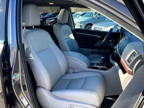 Used 2015 Toyota Highlander Limited Platinum image 8