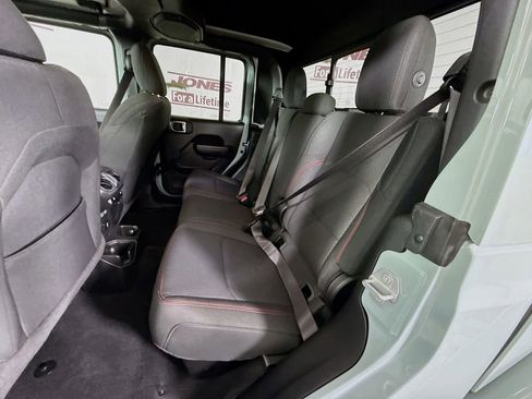 Used 2023 Jeep Gladiator Rubicon AWD/4WD image 27