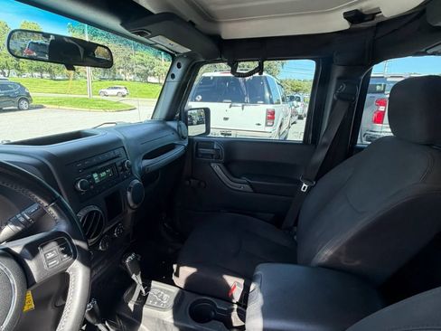 Used 2018 Jeep Wrangler Unlimited Sport w/ Connectivity Group AWD/4WD image 45