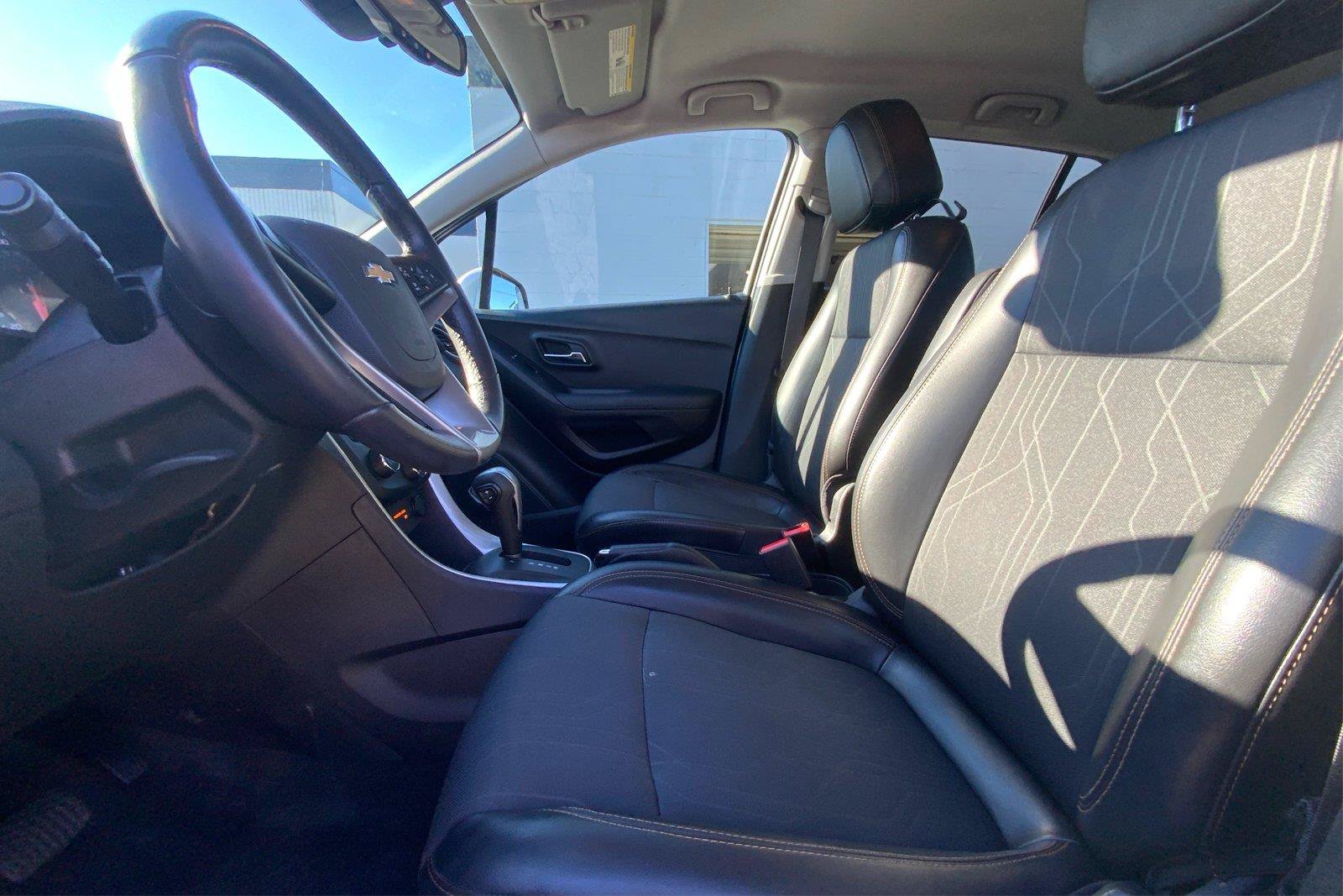Used 2019 Chevrolet Trax LT w/ LT Convenience Package AWD/4WD image 10