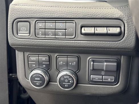 Used 2022 GMC Yukon Denali w/ Denali Premium Package image 18