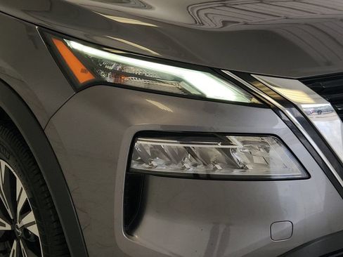 Used 2023 Nissan Rogue SV FWD image 9