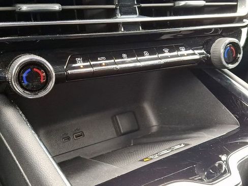 Certified 2025 Chevrolet Traverse LT image 16