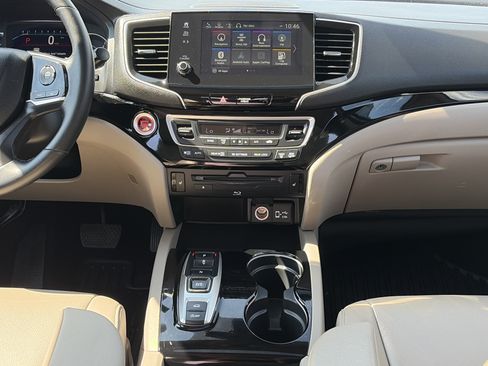 Used 2021 Honda Pilot Touring image 19