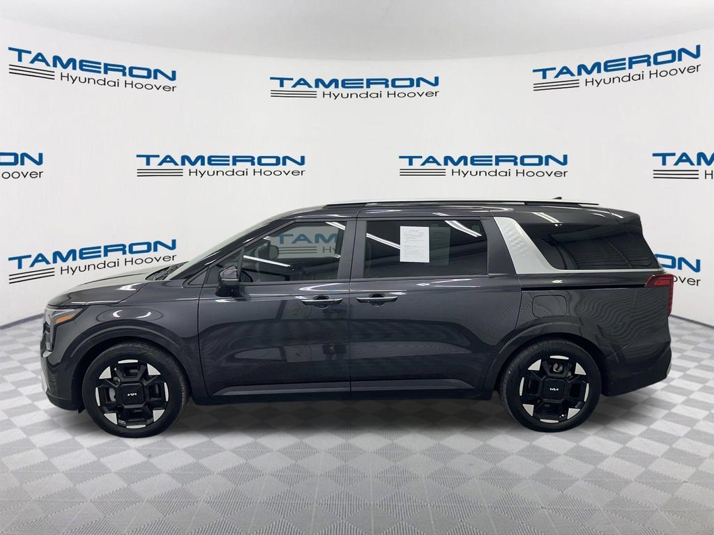 Used 2025 Kia Carnival EX FWD image 2