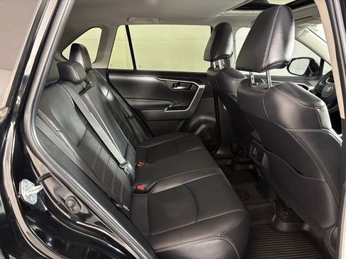 Used 2022 Toyota RAV4 XLE Premium image 41