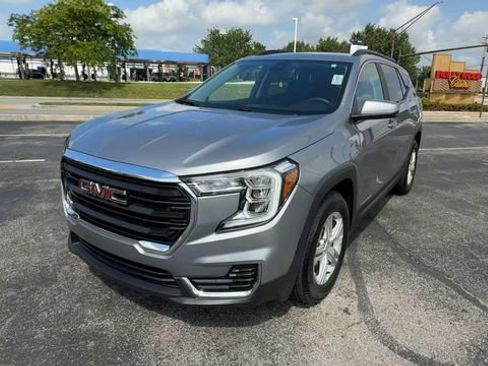 Used 2024 GMC Terrain SLE w/ Driver Convenience Package FWD image 4