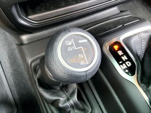 Used 2025 Jeep Wrangler Unlimited Sport AWD/4WD image 32