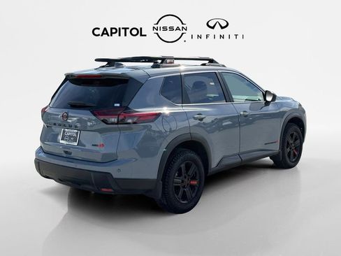 Used 2025 Nissan Rogue SV image 5