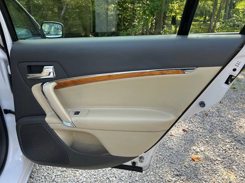 Used 2012 Lincoln MKZ image 22