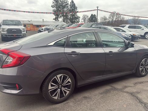 Used 2017 Honda Civic EX-T image 3