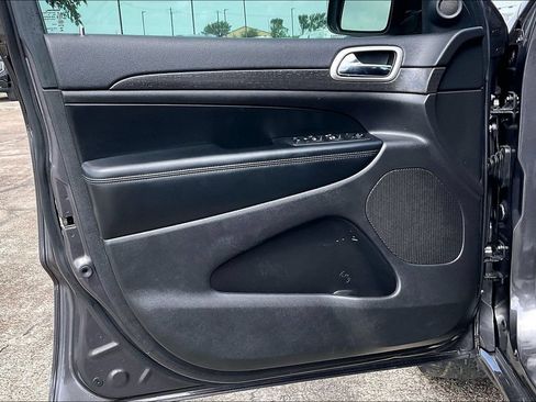 Used 2018 Jeep Grand Cherokee Altitude AWD/4WD image 15