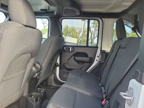 Used 2025 Jeep Wrangler Sport image 12