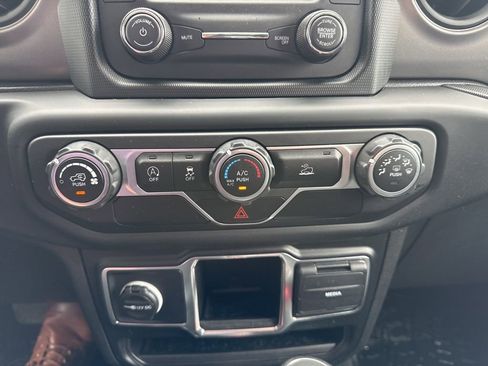 Used 2021 Jeep Wrangler Unlimited Sport AWD/4WD image 22