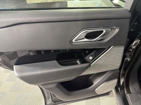 Used 2019 Land Rover Range Rover Velar R-Dynamic SE image 20