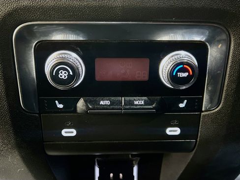 Used 2023 GMC Yukon XL SLT w/ SLT Premium Package AWD/4WD image 19