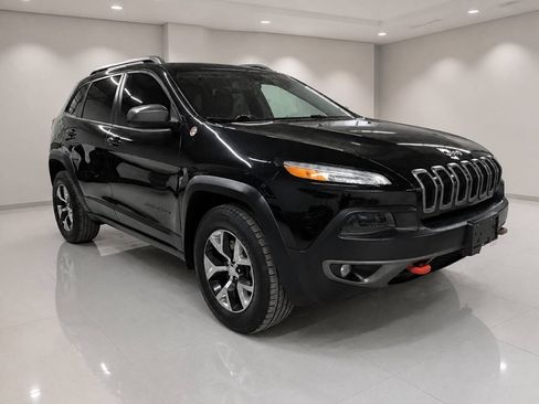 Used 2015 Jeep Cherokee Trailhawk w/ Comfort/Convenience Group AWD/4WD image 8