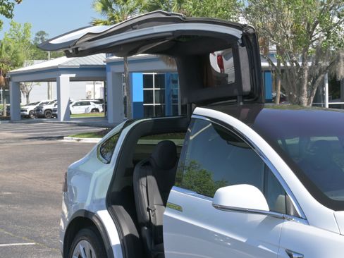 Used 2020 Tesla Model X Long Range AWD/4WD image 31