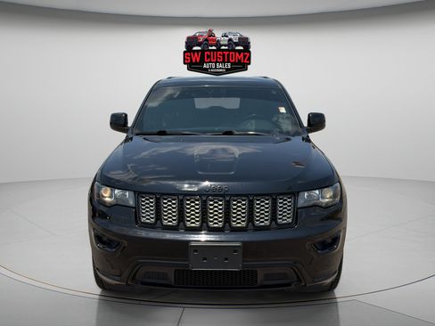 Used 2021 Jeep Grand Cherokee Laredo X AWD/4WD image 2