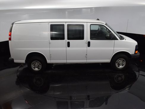 Used 2022 Chevrolet Express 2500 w/ Driver Convenience Package image 31