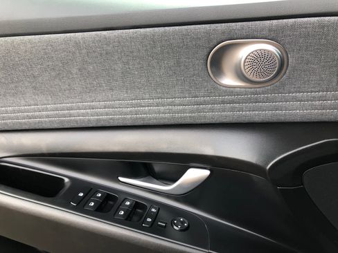 Certified 2024 Hyundai Elantra Limited image 30