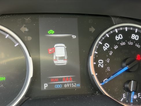 Used 2022 Toyota RAV4 XLE Premium AWD/4WD image 7