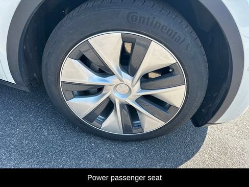 Used 2021 Tesla Model Y Long Range AWD/4WD image 32