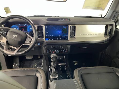 Used 2025 Ford Bronco Outer Banks AWD/4WD image 17