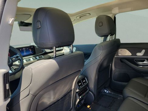 Certified 2026 Mercedes-Benz GLS 450 4MATIC image 7