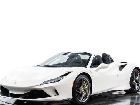 Used 2022 Ferrari F8 Tributo image 1