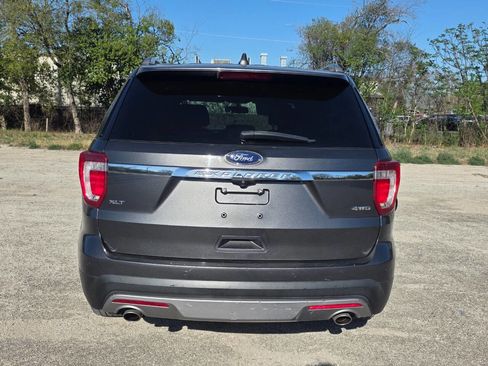 Used 2017 Ford Explorer XLT w/ Equipment Group 202A image 5