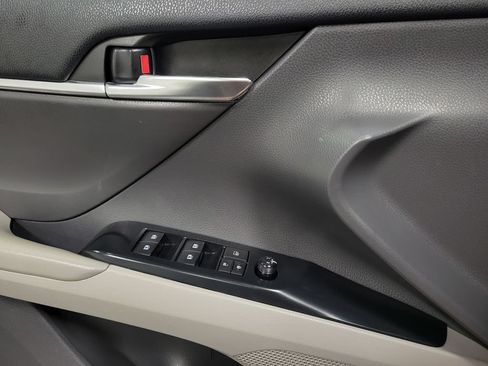 Used 2020 Toyota Camry SE FWD image 26